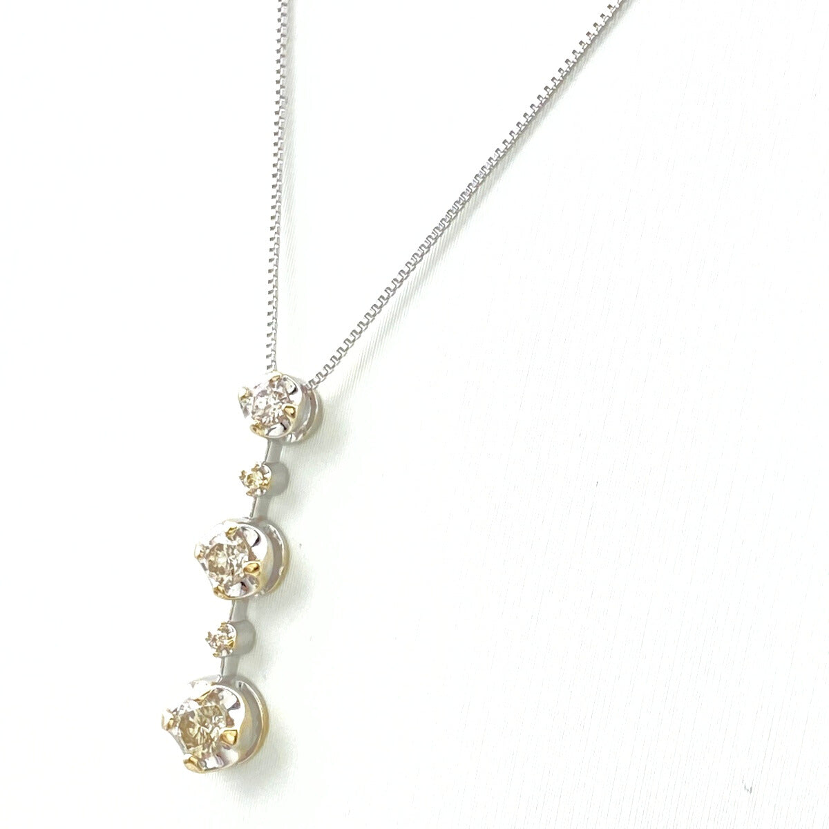 K18 WG チャーム　ネックレス　18金ホワイトゴールド　ダイヤモンド バイセル公式】メレダイヤ デザインネックレス WG ホワイト
