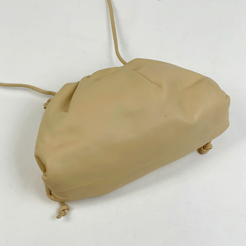 ボッテガヴェネタ ミニ ザ ポーチ ショルダーバッグ がま口 ショルダーバッグ レザー ベージュ レディース 【中古】brbag