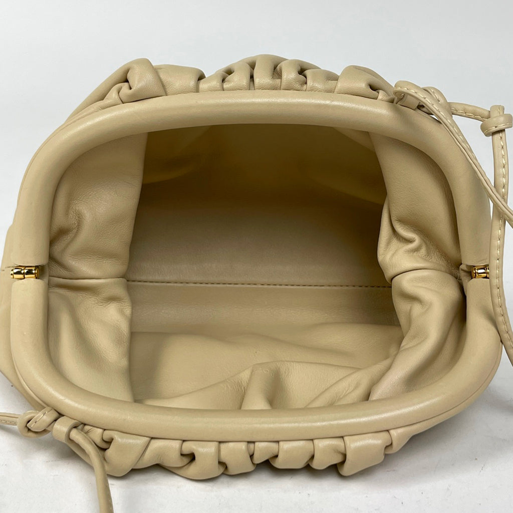 ボッテガヴェネタ ミニ ザ ポーチ ショルダーバッグ がま口 ショルダーバッグ レザー ベージュ レディース 【中古】brbag