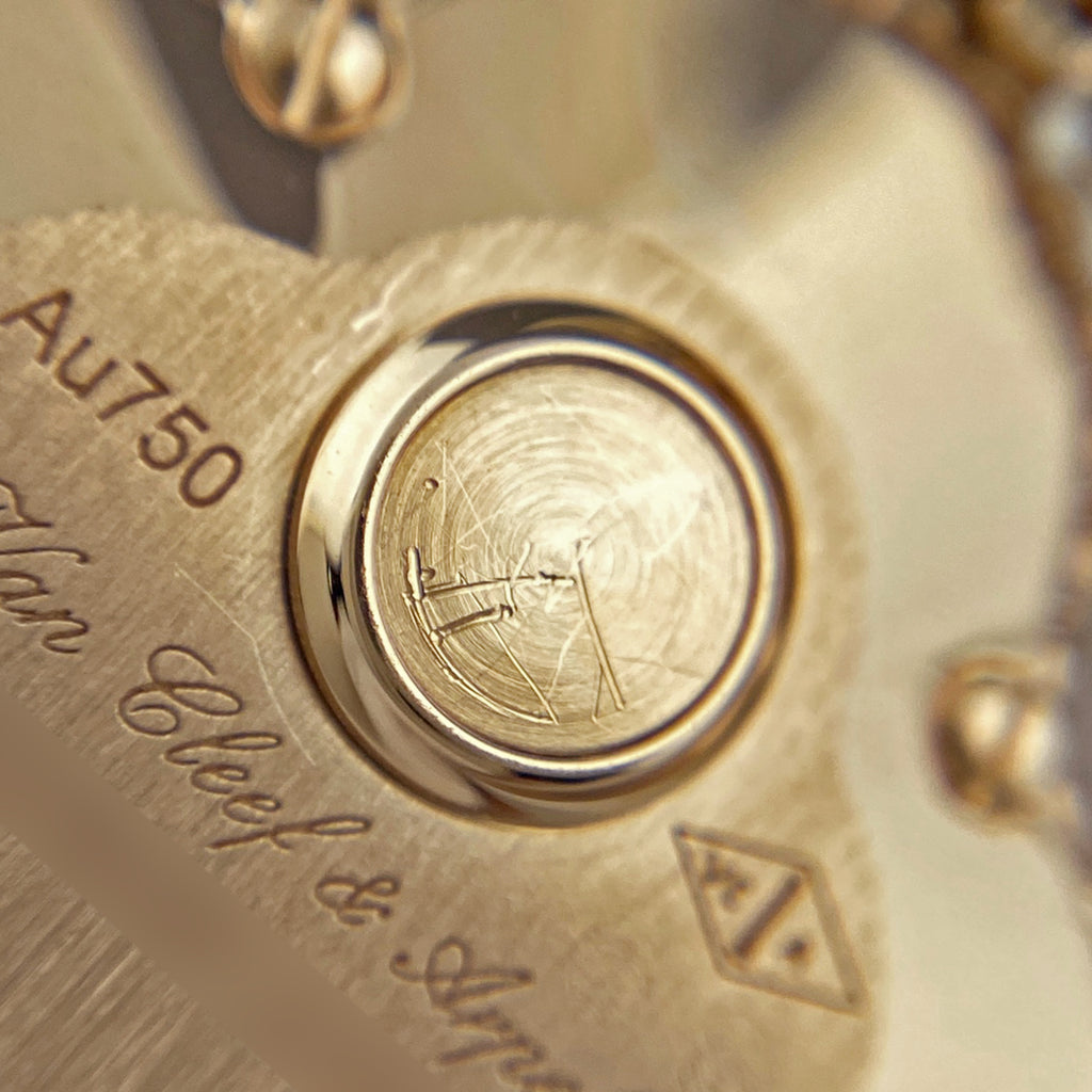 ヴァンクリーフ＆アーペル スウィート アルハンブラ ウォッチ VCARO8SG00 腕時計 ダイヤモンド シェル ローズゴールド クォーツ ホワイト レディース 【中古】wtcbb