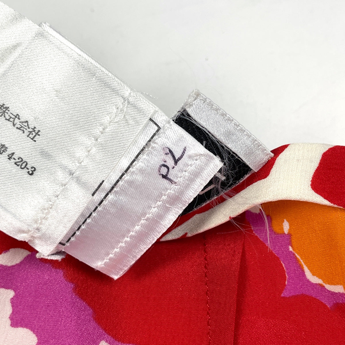 CHANEL シャネル　プリーツ　スカート　フラワーモチーフ　ココマーク　ロゴ CHANEL - CHANEL シャネル ココマークプレートオールシルク