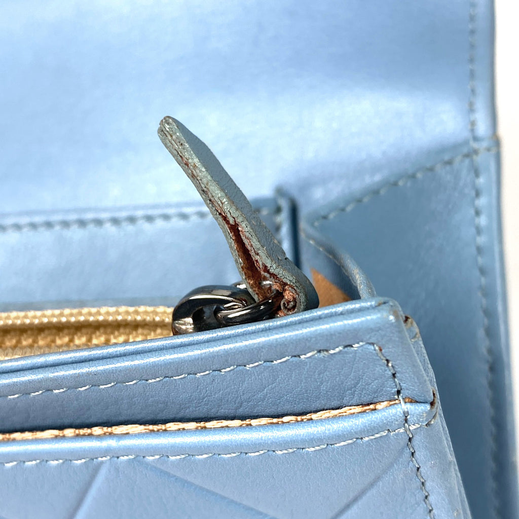 シャネル ロゴ 二つ折り財布 マトラッセ 二つ折り財布 レザー ライトブルー レディース 【中古】brbag