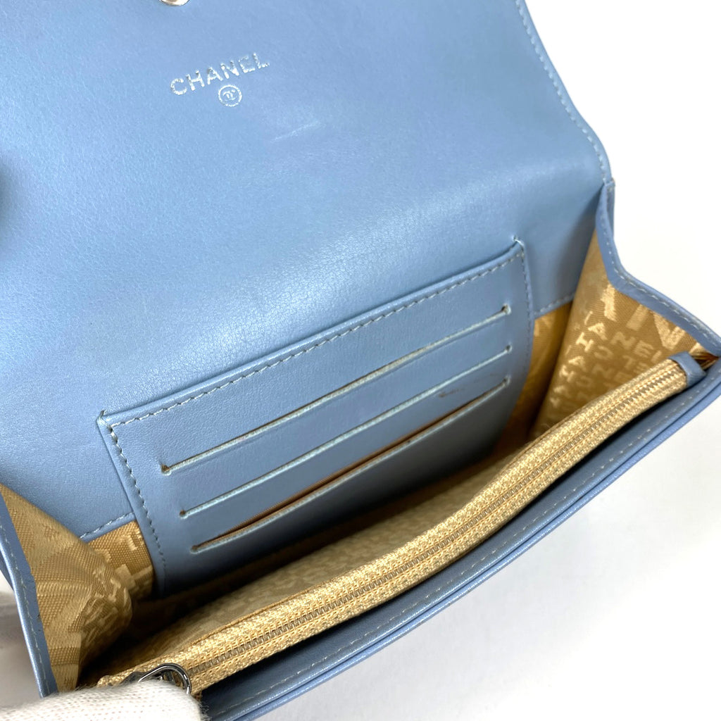 シャネル ロゴ 二つ折り財布 マトラッセ 二つ折り財布 レザー ライトブルー レディース 【中古】brbag