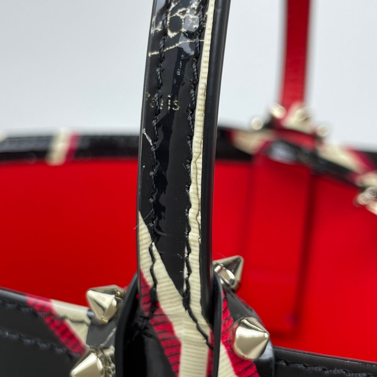 クリスチャン・ルブタン ブラックレザーカバタスモールトート Christian Louboutin クリスチャンルブタン 3205219 Cabata