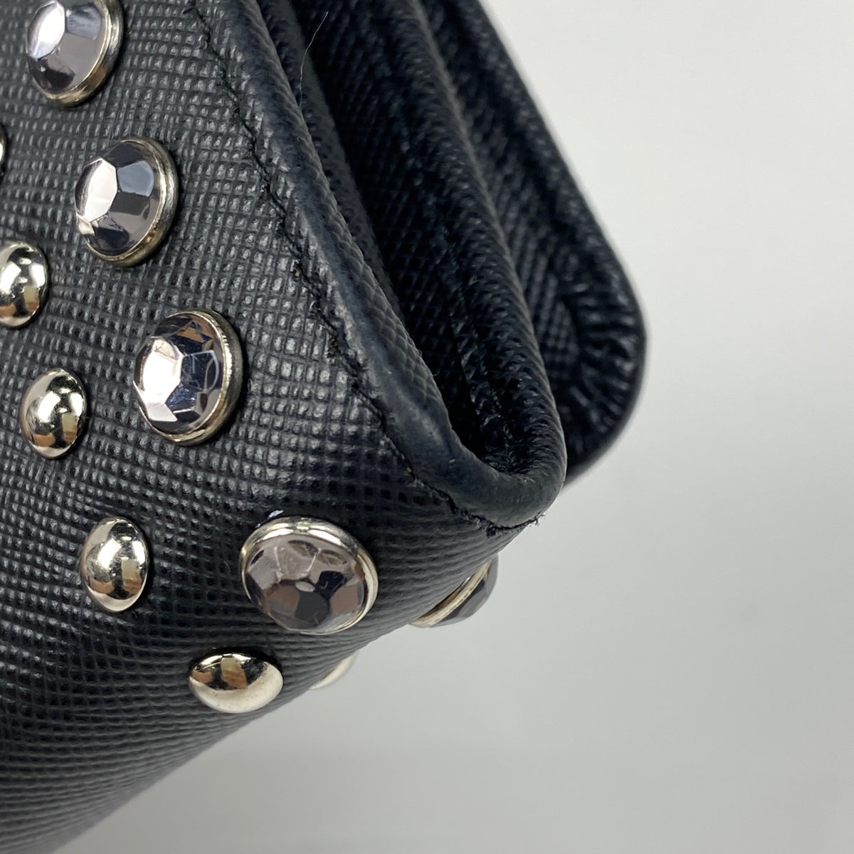 スタッズ付きブラック長財布 HTC BLACK エイチティーシーブラック スタッズ ラウンド