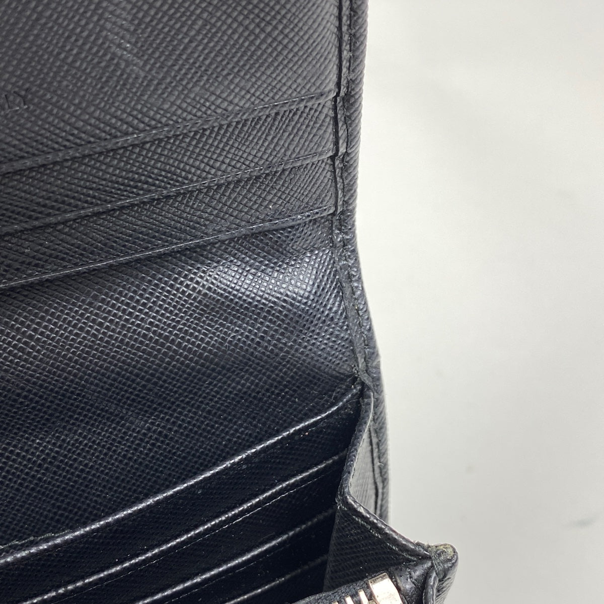 バイセル公式】プラダ ロゴ 二つ折り 長財布 ラインストーン