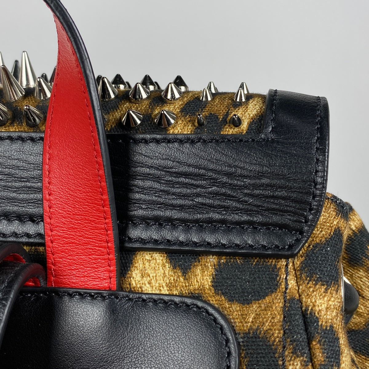 バイセル公式】【在庫一掃】 クリスチャンルブタン エクスプローラー