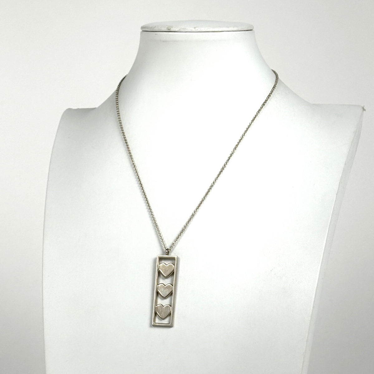 美品✨ティファニー トリプルハートプレート ネックレス 925 ペンダント バイセル公式】ティファニー トリプルハート プレート ネックレス