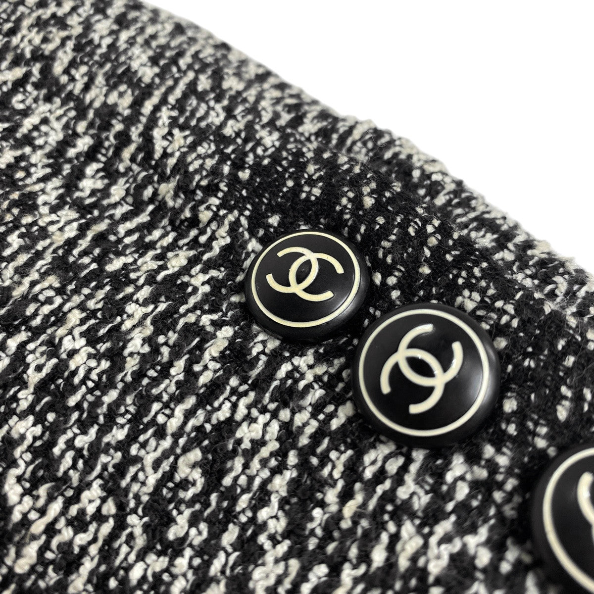 【ワイフ品】CHANELウール ココマークボタン ノーカラージャケット CHANEL - シャネル ジャケット CHANEL ブラック 黒 ウール