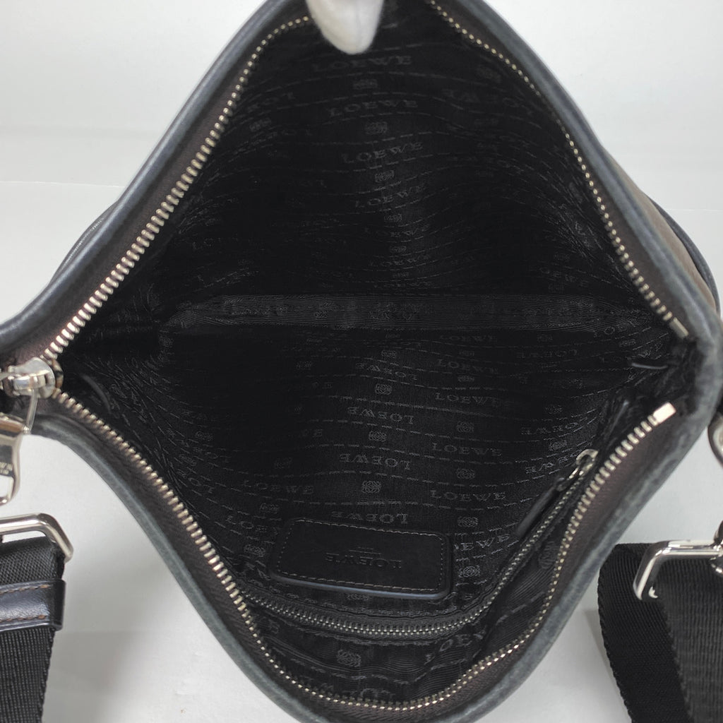 ロエベ アナグラム ショルダーバッグ 斜め掛け ショルダーバッグ レザー ダークブラウン レディース 【中古】brbag