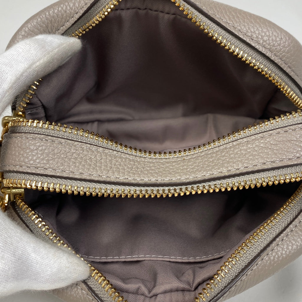 トリーバーチ ペリー ボンベ ショルダーバッグ ロゴ 斜め掛け ショルダーバッグ レザー グレー レディース 【中古】brbag