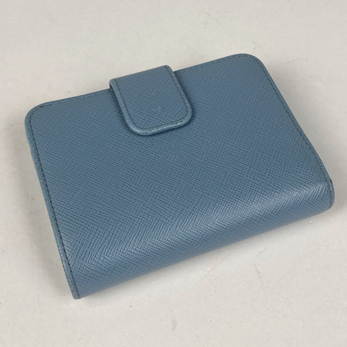 【極美品】プラダ マネークリップ カラーロゴ シボ レザー バイカラー 極美品】プラダ マネークリップ カラーロゴ シボ レザー バイカラー