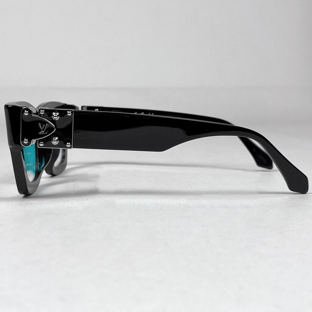 ルイ・ヴィトン Z2184U サングラス・コンフィデンス・スクエア
