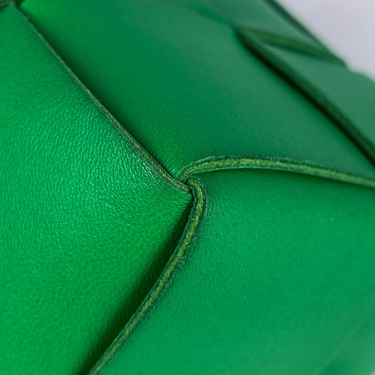 ボッテガヴェネタ カセット バイカラー ショルダーバッグ ブラック グリーン ボッテガヴェネタ/ショルダーバッグ/カセット/黒×パラキート