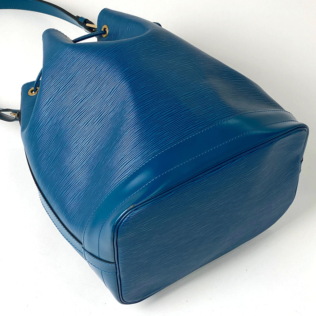 ルイ・ヴィトン ノエ 巾着型 ショルダーバッグ エピ トレドブルー M44005 レディース 【中古】brbag