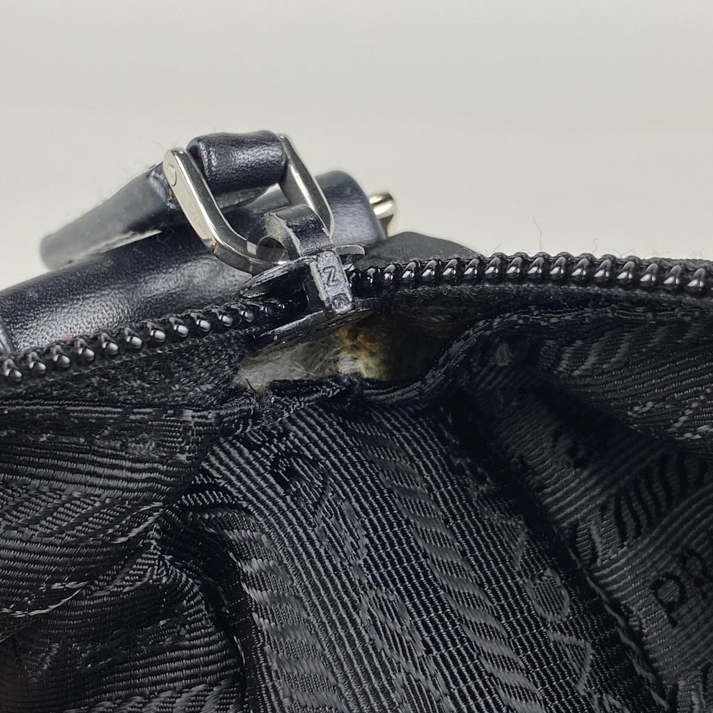 プラダ ロゴプレート ショルダーバッグ ナイロン ネロ(ブラック) レディース 【中古】brbag