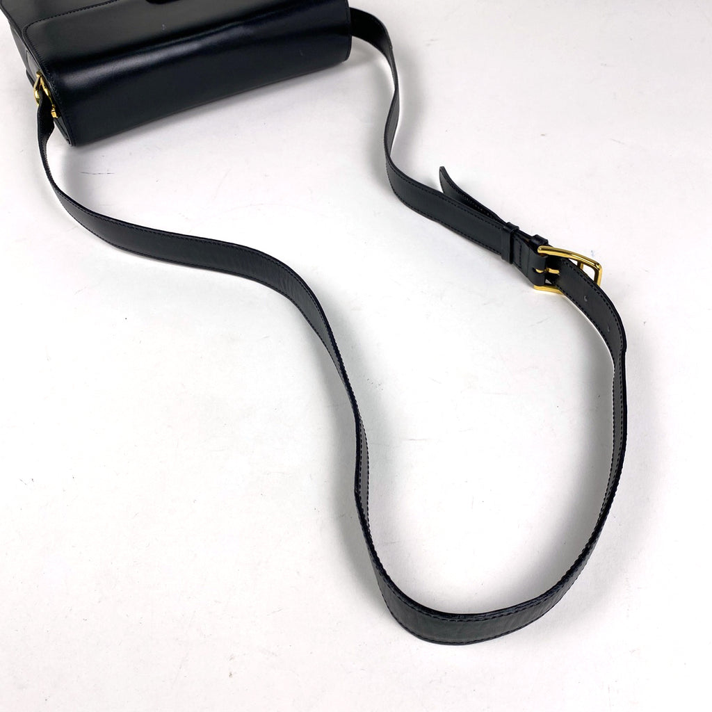 セリーヌ 馬車金具 ショルダーバッグ ロゴ 肩掛け ショルダーバッグ レザー ブラック レディース 【中古】brbag