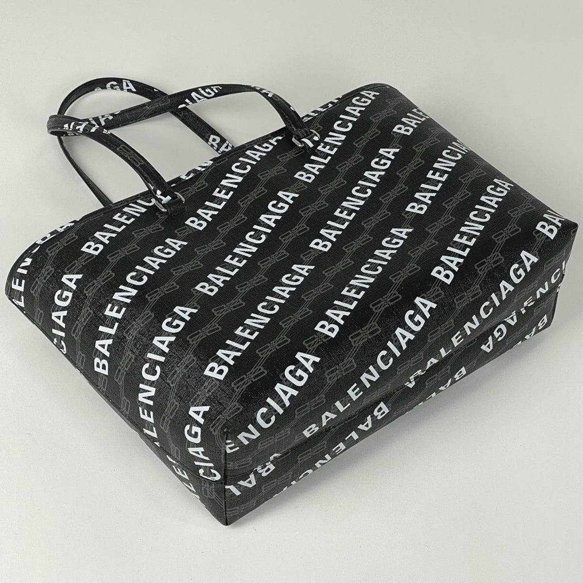 BALENCIAGA BB モノグラムロゴ キャンバス トートバッグ バレンシアガ新作「BB モノグラム」ダブルBロゴ＆ストライプを配
