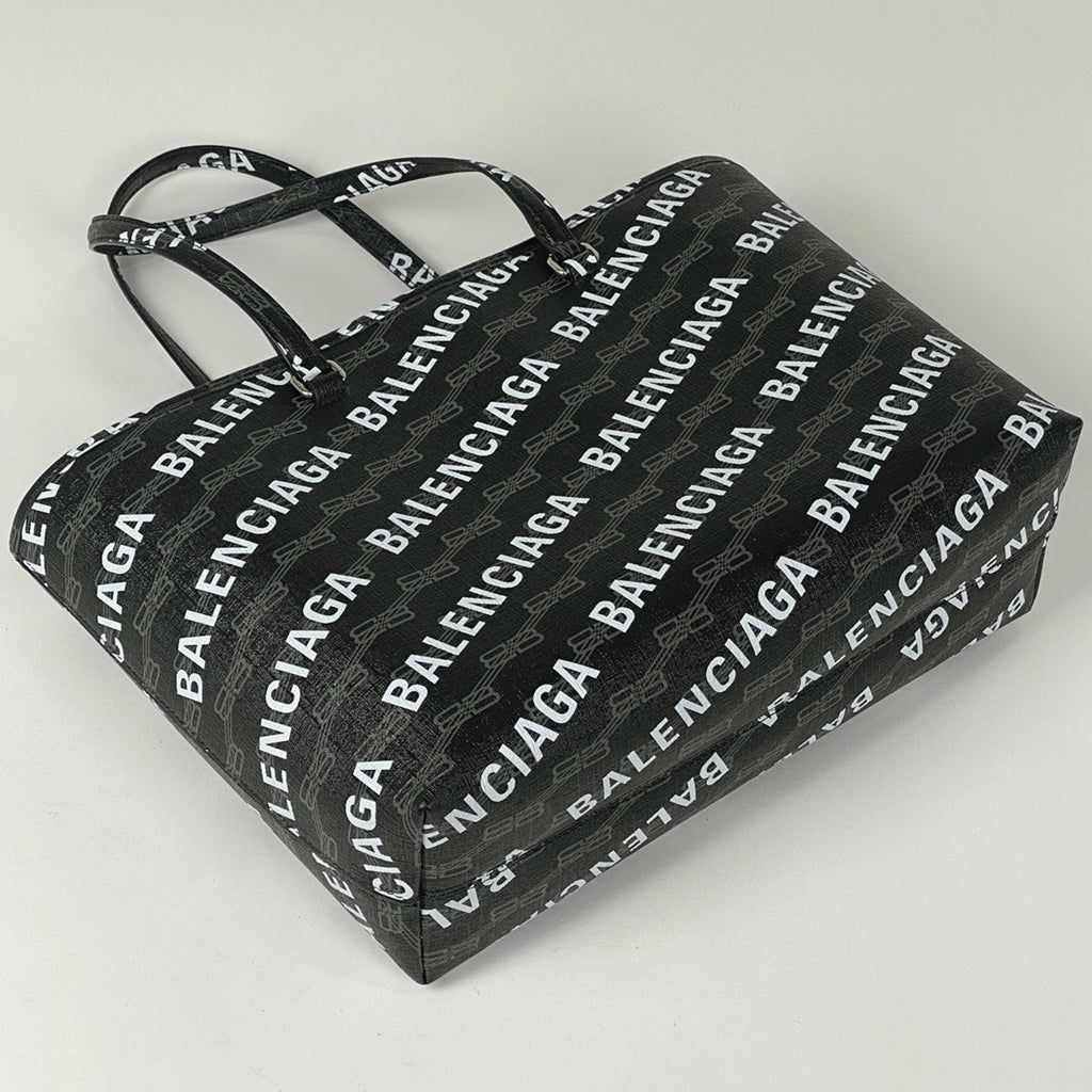 未使用保管品✨バレンシアガ BBロゴ トートバッグ ロゴ金具 キャンバス レザー 未使用級✨ バレンシアガ トートバッグ A4 Bロゴ 総柄