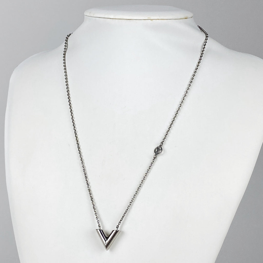 ルイ・ヴィトン エセンシャル V ネックレス LV ネックレス シルバーメッキ シルバー レディース 【中古】bracc