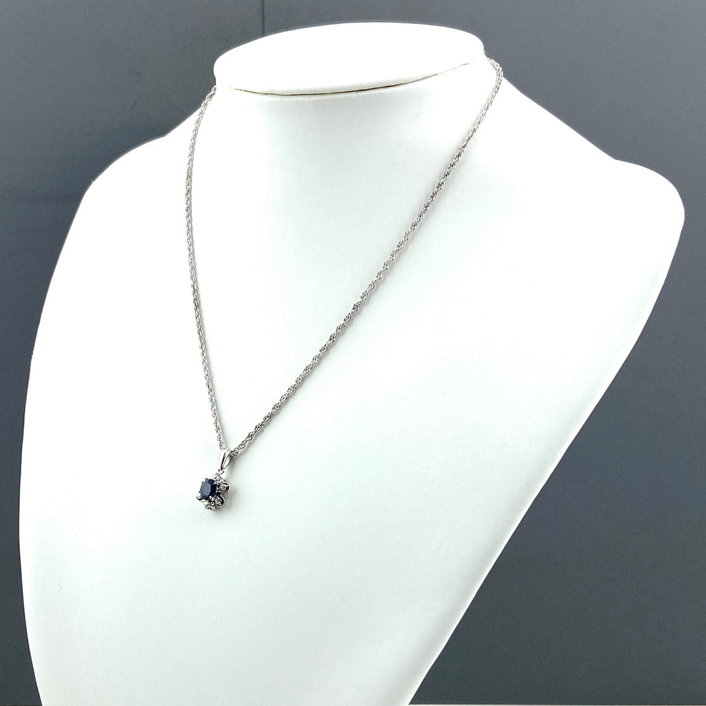 フラワーモチーフ デザインネックレス プラチナ ペンダント メレダイヤ ダイヤモンド 花 ネックレス Pt900 Pt850 サファイア レディース 【中古】nbjwl