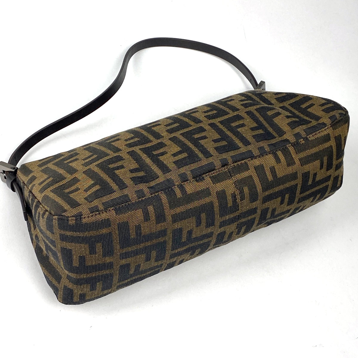 【FENDI】ショルダーバッグ　ワンショルダー　ズッカ柄　キャンバス　ブラウン FENDI 新品同様 フェンディ ズッカ柄 ショルダー バッグ