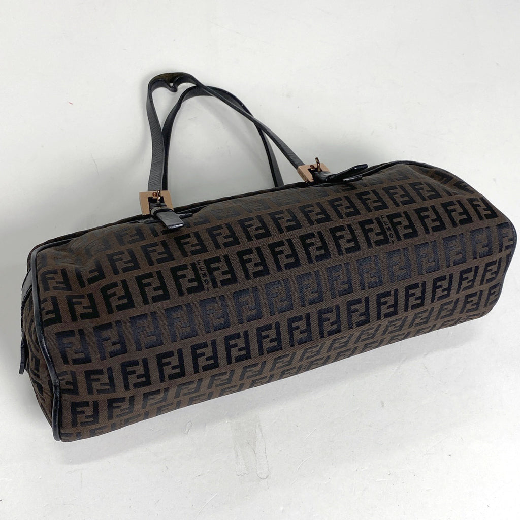 定番✨ フェンディ ポーチ ズッキーノ　FF 総柄 キャンバス　ブラック 黒 美品✨FENDI フェンディ ハンドバッグ ズッキーノ FF