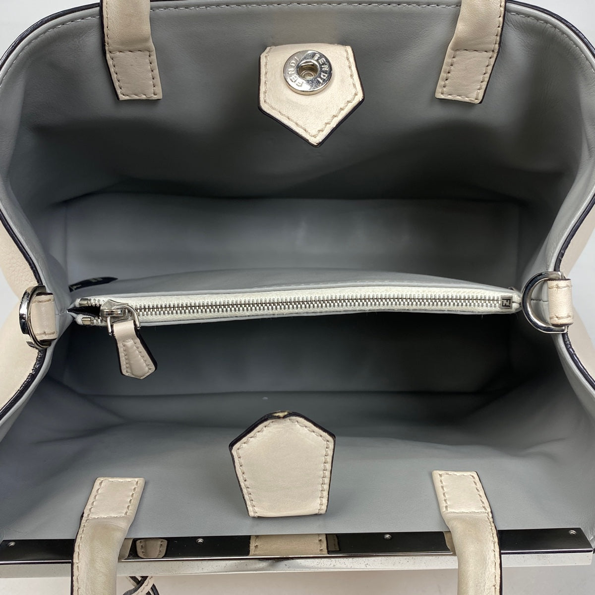 フェンディ レザー プチ 2ジョル 2way バッグ フェンディ トゥージュール レザー 2WAYハンドバッグ ブラック