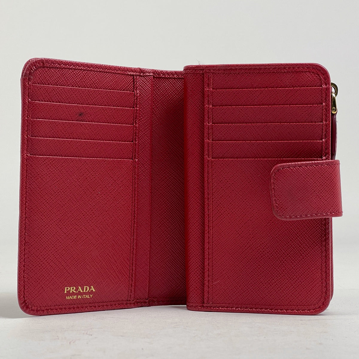 【美品・Gカード付き✨】プラダ 二つ折り財布 L字ファスナー サフィアーノレザー バイセル公式】プラダ ロゴ 二つ折り財布 L字ファスナー 二つ折り財布