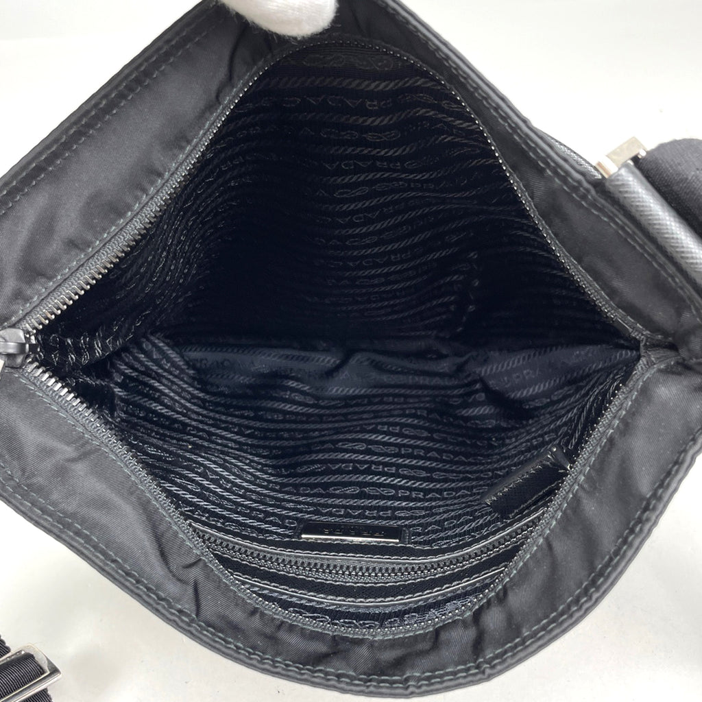 プラダ ロゴプレート ショルダーバッグ 斜め掛け ショルダーバッグ ナイロン ネロ(ブラック) レディース 【中古】brbag