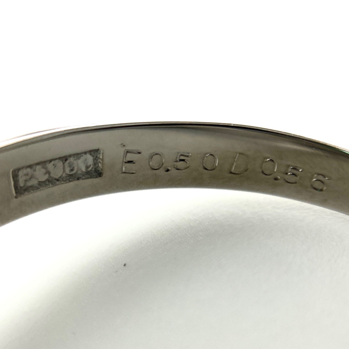 期間限定セール　エメラルド デザイン　プラチナメレダイヤ リング Pt900 エメラルド デザインリング プラチナ 指輪 メレダイヤ リング 12