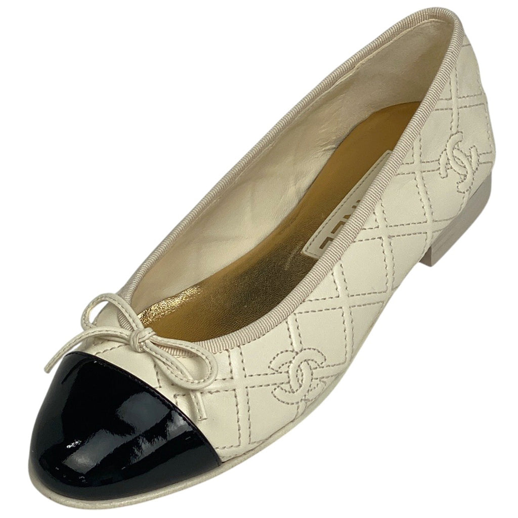 シャネル ココマーク パンプス CC ラウンドトゥ マトラッセ バレエシューズ 靴 パンプス レザー パテントレザー ホワイト ブラック レディース 【中古】brapp