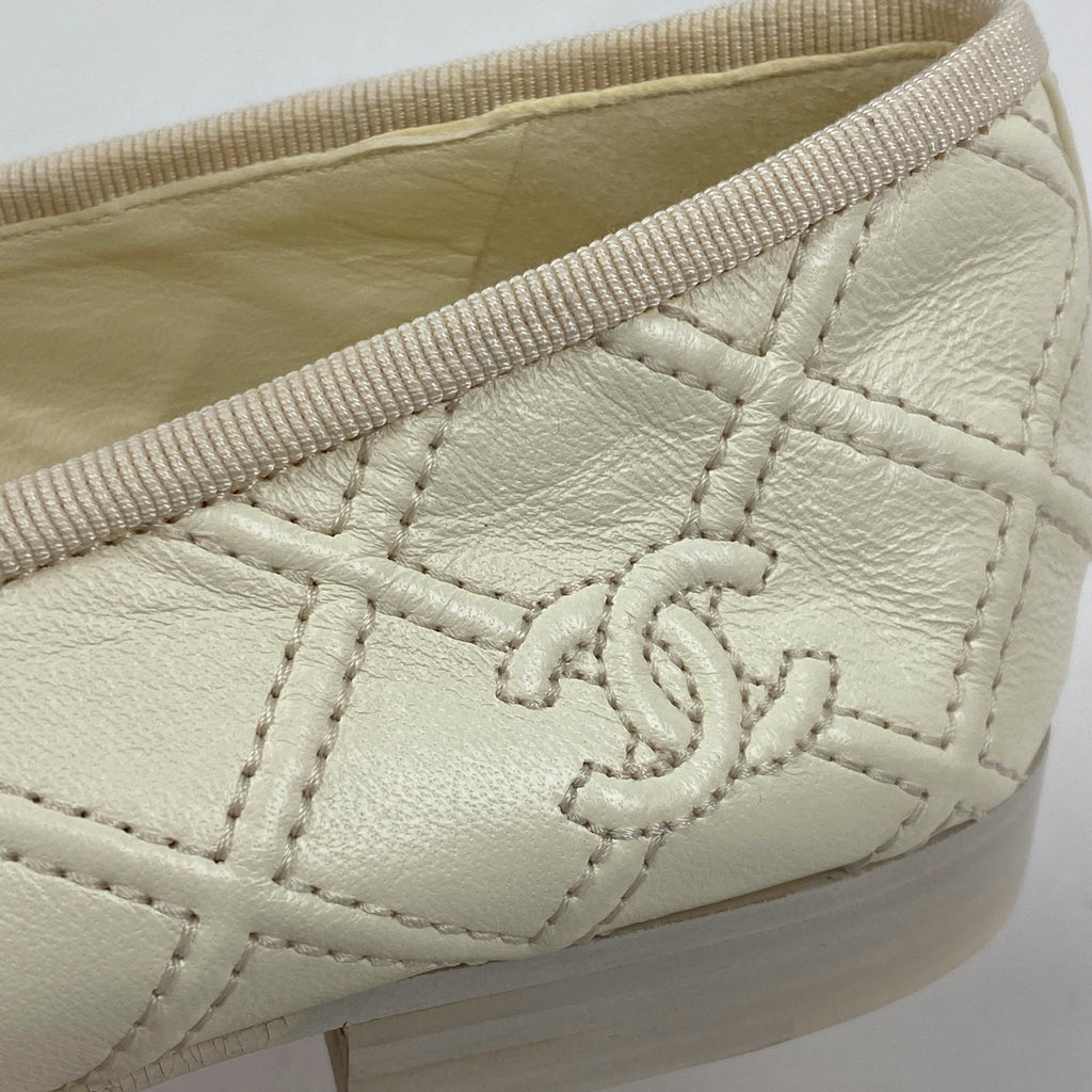 シャネル ココマーク パンプス CC ラウンドトゥ マトラッセ バレエシューズ 靴 パンプス レザー パテントレザー ホワイト ブラック レディース 【中古】brapp