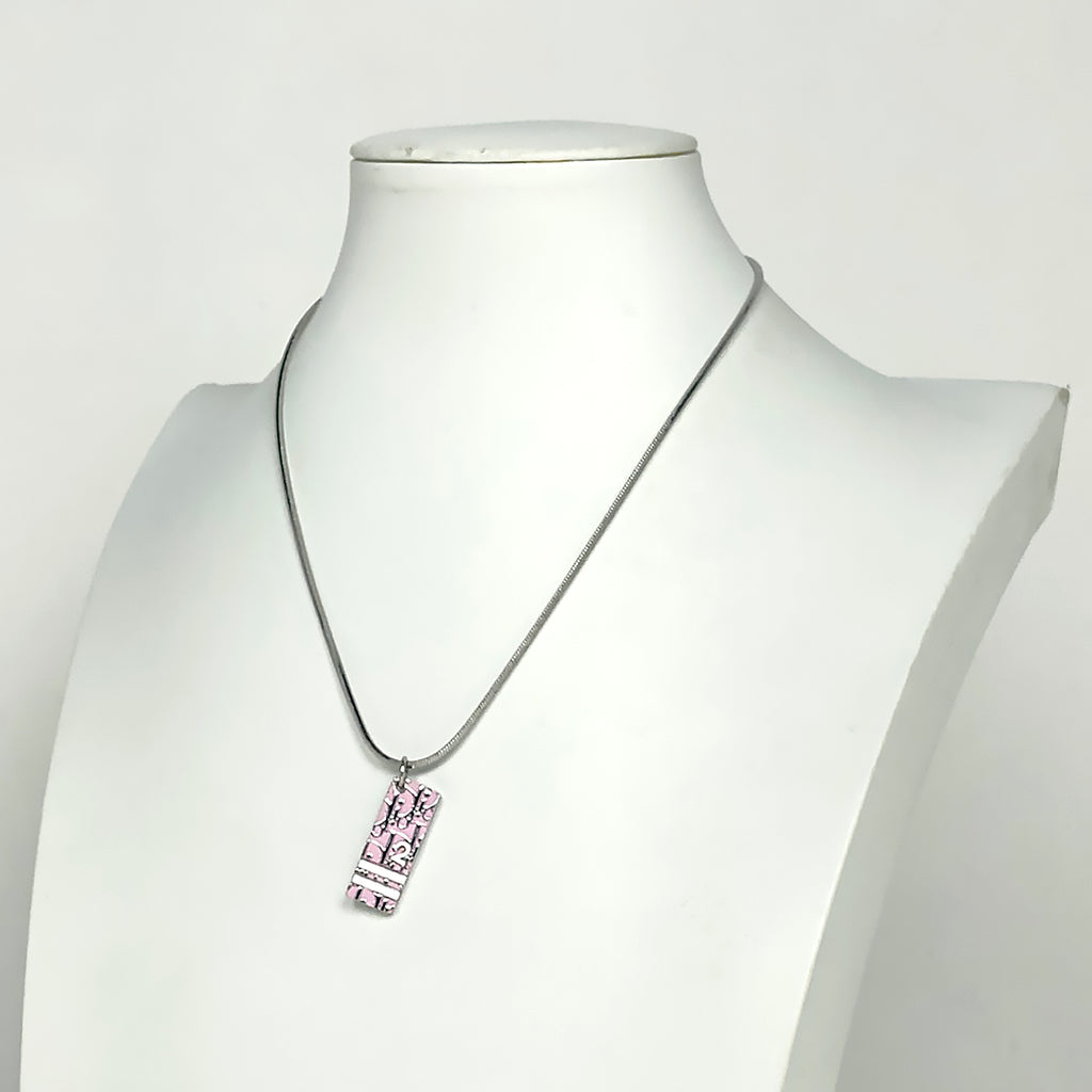 クリスチャンディオール ロゴ プレート ネックレス トロッター柄 ネックレス シルバーメッキ ピンク シルバー レディース 【中古】bracc