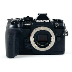 オリンパス OLYMPUS OM-D E-M1 Mark II ボディ デジタル ミラーレス 一眼カメラ 【中古】cambb