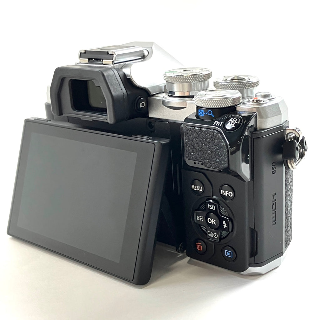 オリンパス OLYMPUS OM-D E-M10 Mark III ボディ シルバー デジタル ミラーレス 一眼カメラ 【中古】cambb