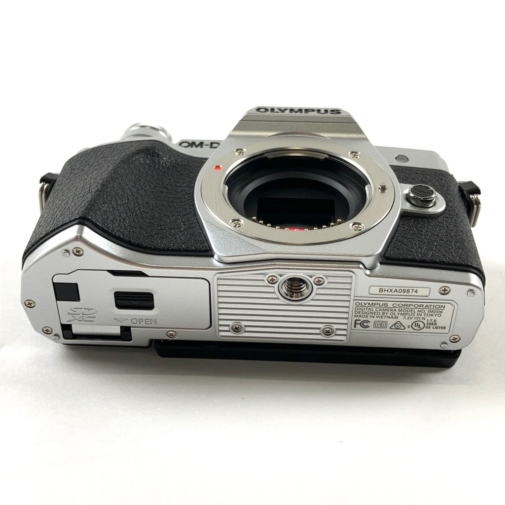 オリンパス OLYMPUS OM-D E-M10 Mark III ボディ シルバー デジタル ミラーレス 一眼カメラ 【中古】cambb