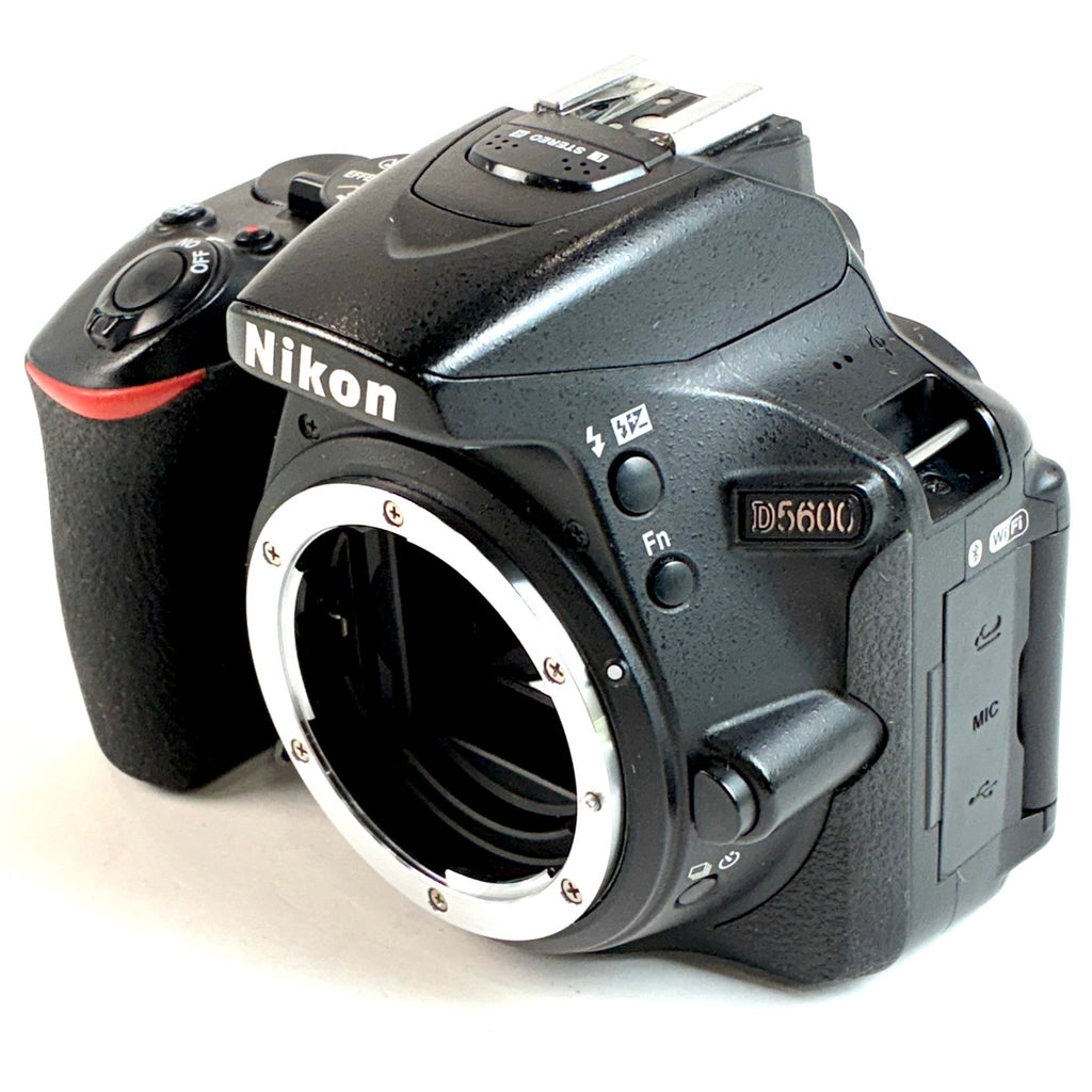 ニコン Nikon D5600 ボディ デジタル 一眼レフカメラ 【中古】cambb