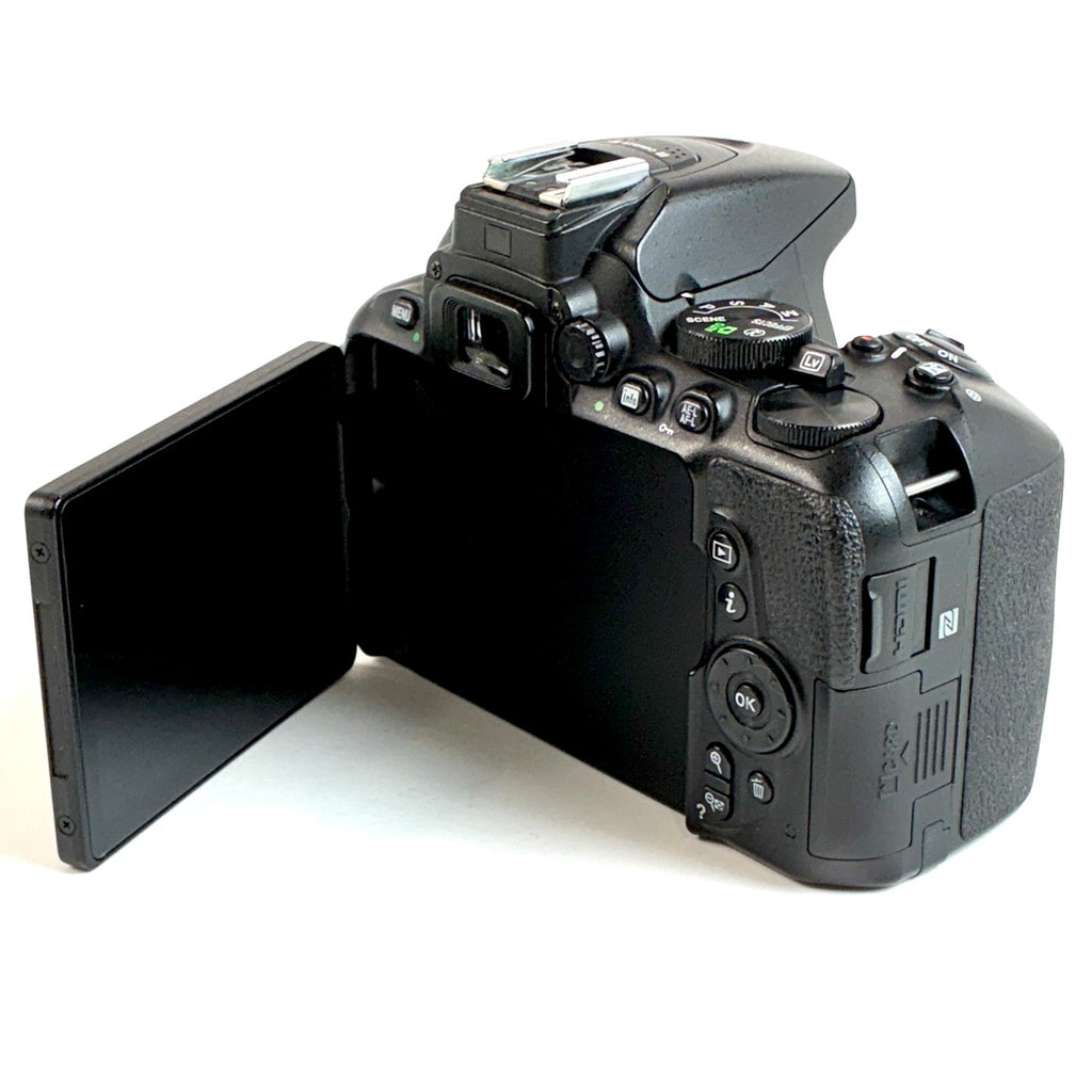 ニコン Nikon D5600 ボディ デジタル 一眼レフカメラ 【中古】cambb