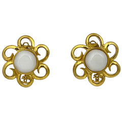 シャネル ココマーク フラワーモチーフ イヤリング CC イヤリング GP ゴールド ホワイト レディース 【中古】bracc