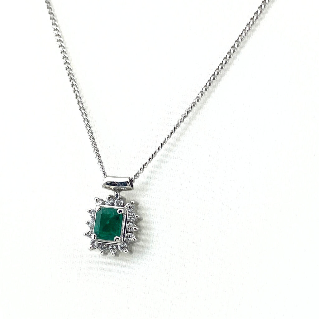 エメラルド デザインネックレス プラチナ ペンダント メレダイヤ ダイヤモンド ネックレス Pt900 Pt850 エメラルド レディース 【中古】nbjwl