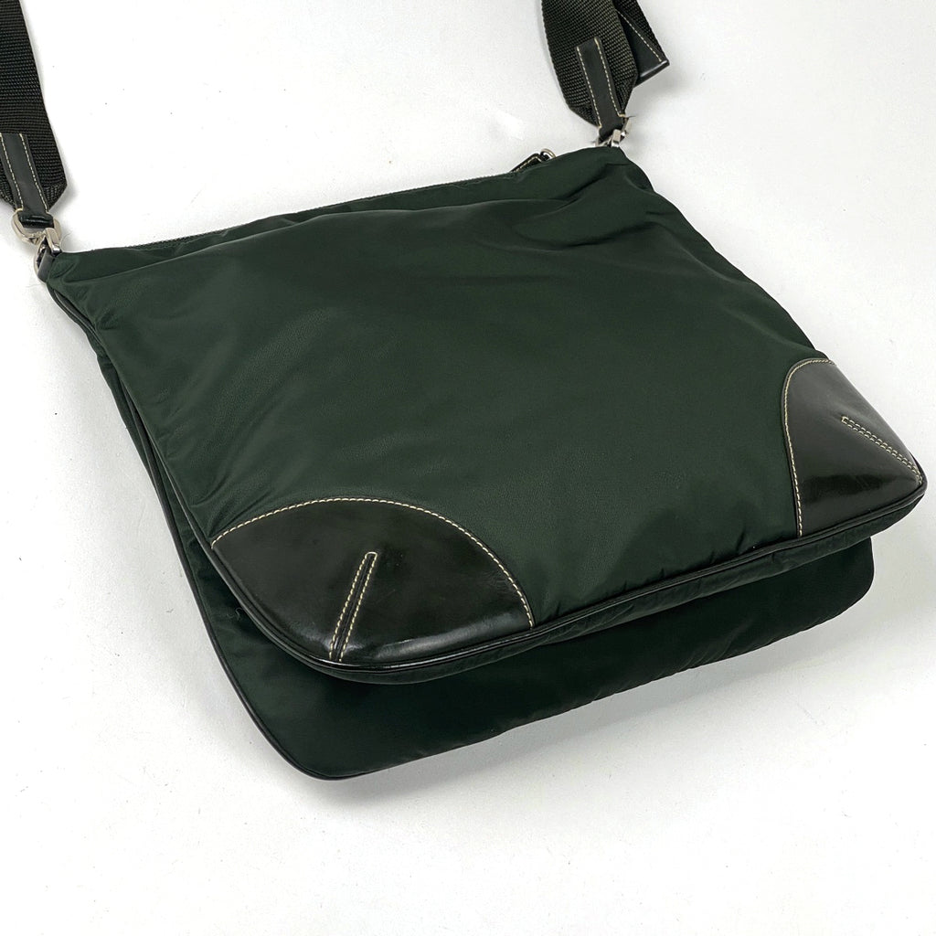 プラダ ロゴプレート ショルダーバッグ 斜め掛け ショルダーバッグ ナイロン グリーン レディース 【中古】brbag