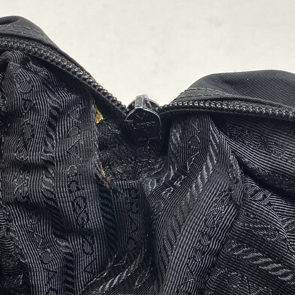 プラダ ロゴプレート ショルダーバッグ ナイロン ネロ(ブラック) レディース 【中古】brbag