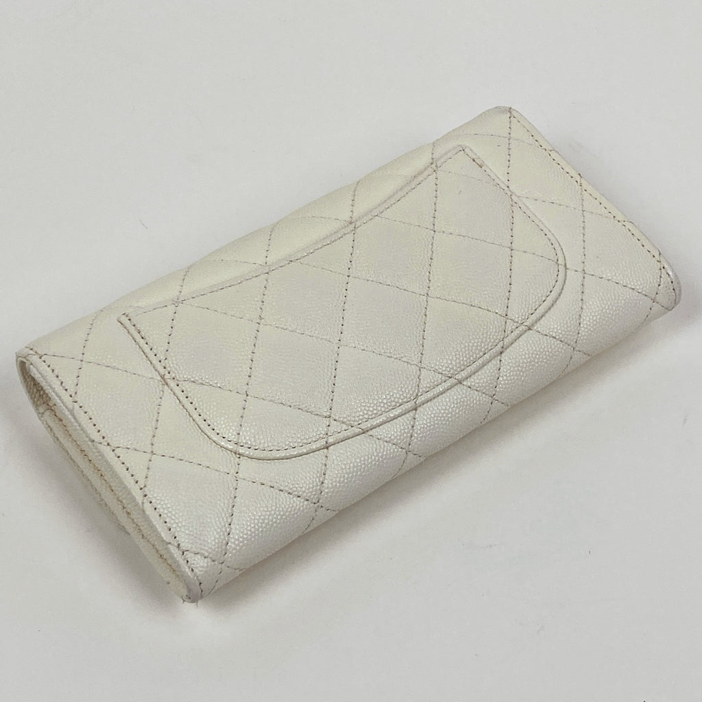 シャネル ココマーク 二つ折り 長財布 マトラッセ 長財布 キャビアスキン ホワイト レディース 【中古】brbag