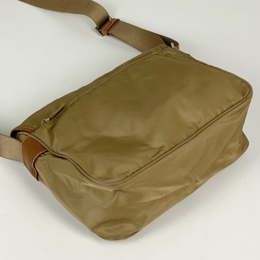 プラダ ロゴプレート ショルダーバッグ 斜め掛け ショルダーバッグ ナイロン ベージュ レディース 【中古】brbag