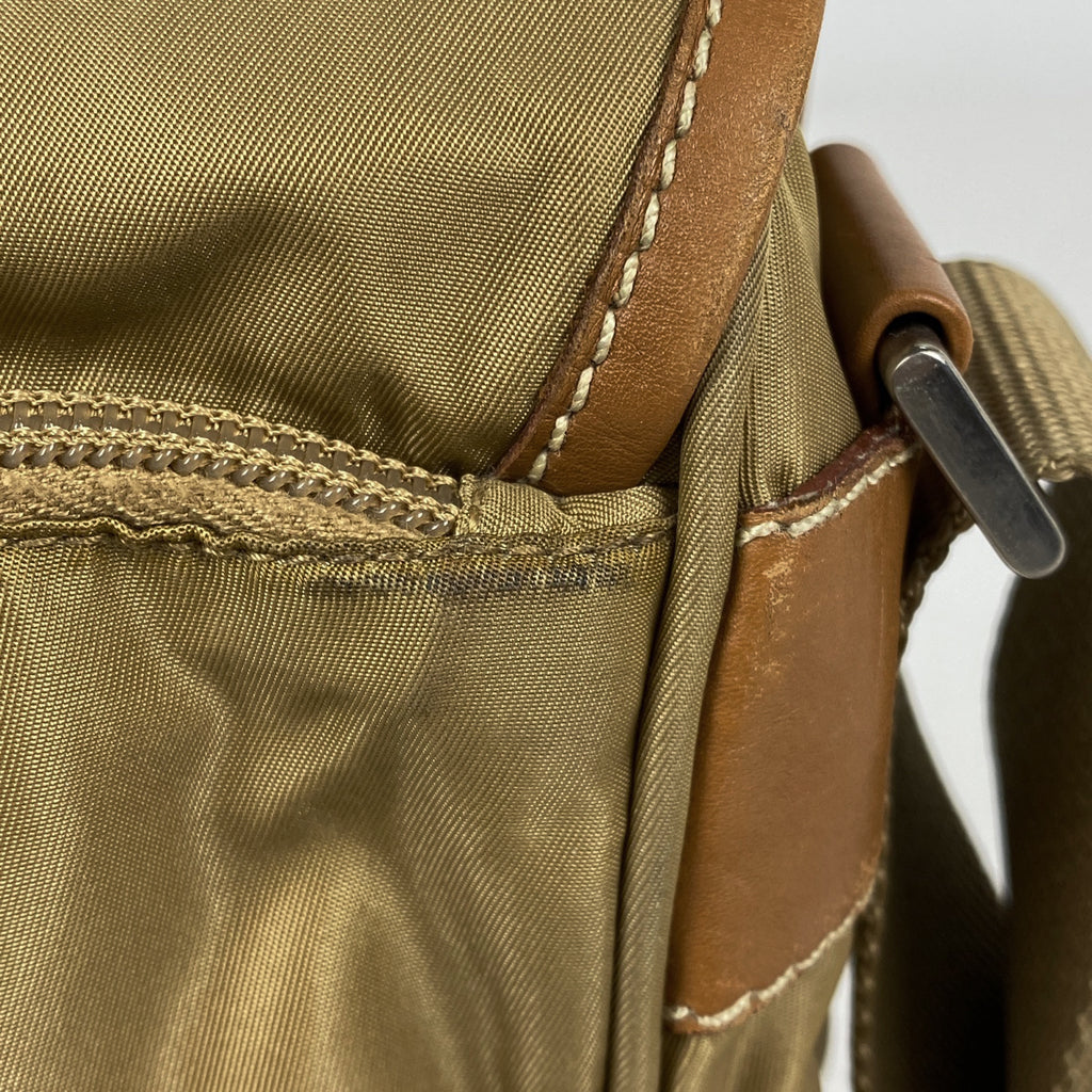 プラダ ロゴプレート ショルダーバッグ 斜め掛け ショルダーバッグ ナイロン ベージュ レディース 【中古】brbag