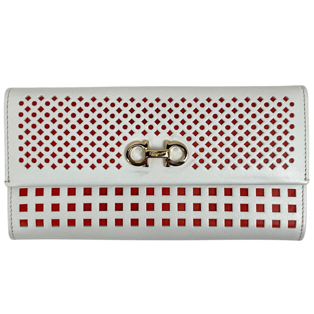 サルヴァトーレフェラガモ ガンチーニ 二つ折り長財布 ロゴ パンチング 長財布 レザー ホワイト オレンジ 8727 レディース 【中古】brbag