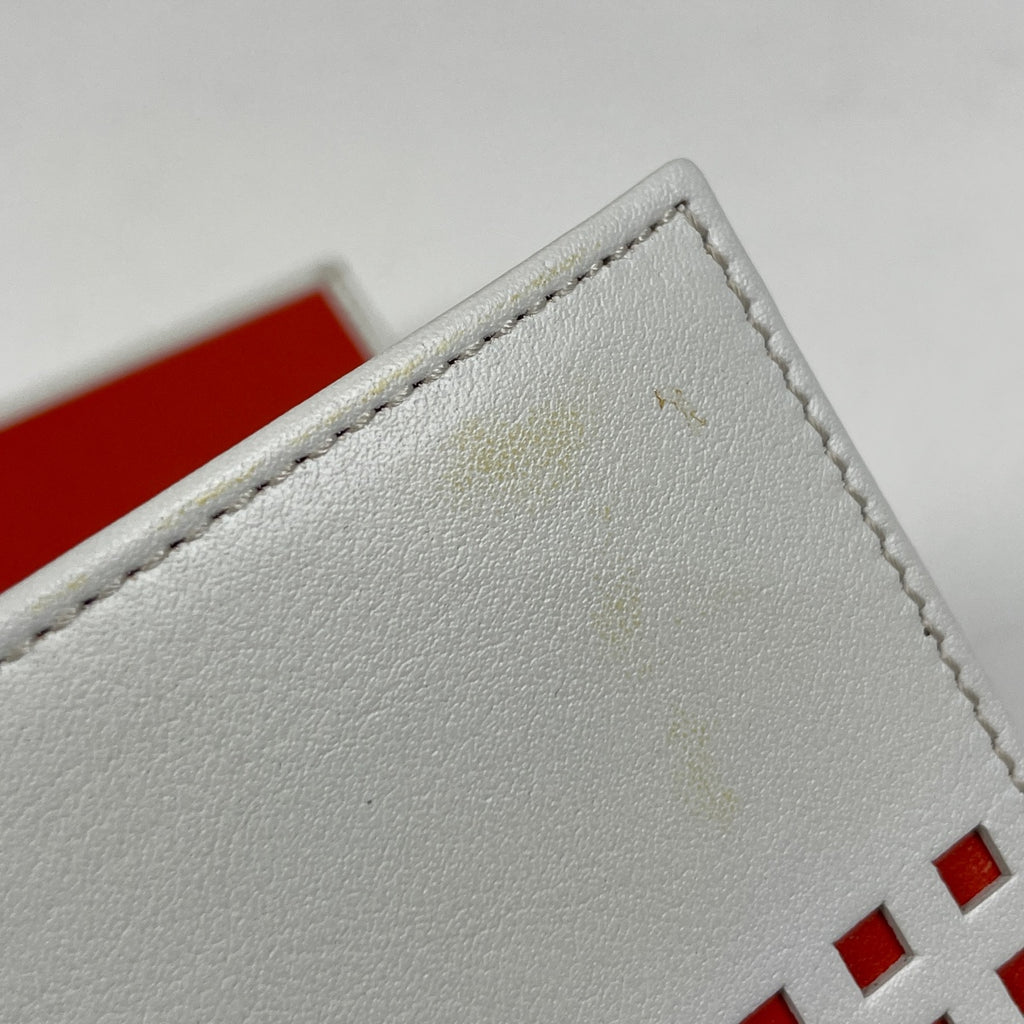 サルヴァトーレフェラガモ ガンチーニ 二つ折り長財布 ロゴ パンチング 長財布 レザー ホワイト オレンジ 8727 レディース 【中古】brbag