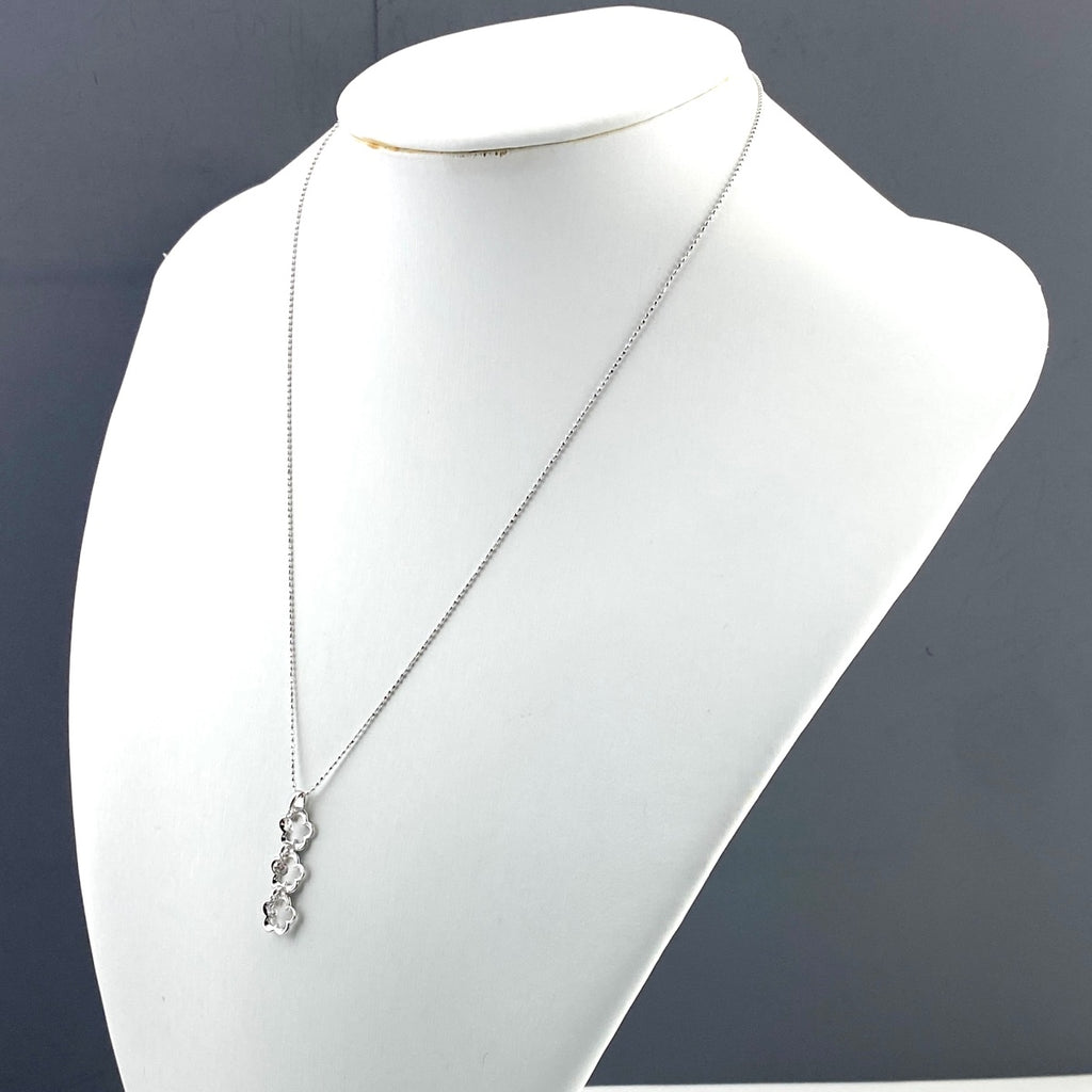 フラワーモチーフ デザインネックレス WG ホワイトゴールド ペンダント メレダイヤ 花 ネックレス K18 WG ダイヤモンド レディース 【中古】nbjwl