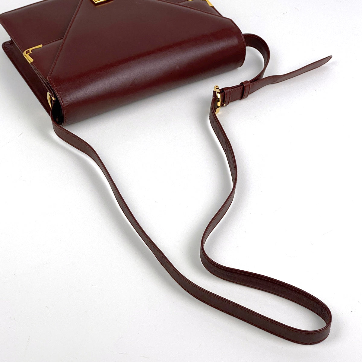 美品　カルティエ　ショルダーバッグ　マストライン　肩がけ　レザー　　ボルドー Cartier カルティエ CARTIER マストライン ショルダーバッグ 斜め掛け